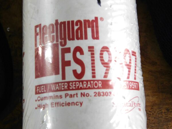 Filtro separador de combustible/gasolina FleetguardFS119597-2