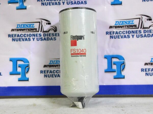 Extended service fuel filter FleetguardFS1040-1