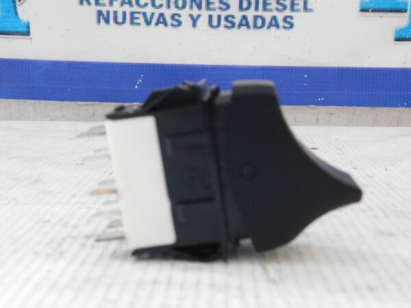 Interruptor de luces principales y luces de estacionamiento Automann 577.59638
