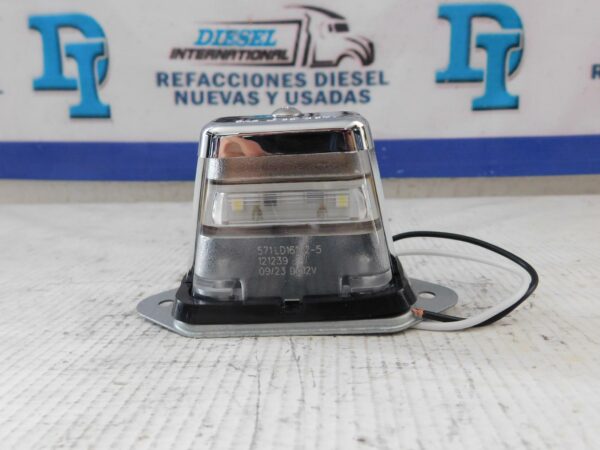 Luz de placa con cuerpo cromado de superficie y 2 diodos Automann 571.LD161L2-5