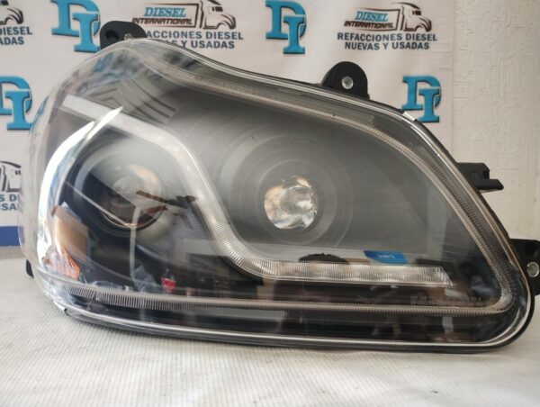 Faro principal con tira LED Kenworth T680